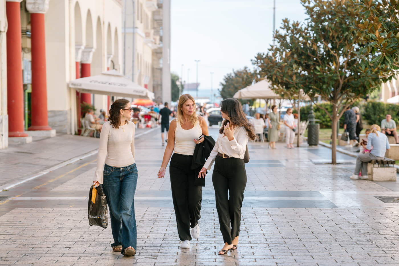 צביה ומור וילצ׳יק בכיכר אריסטוטלוס במרכז סלוניקי
