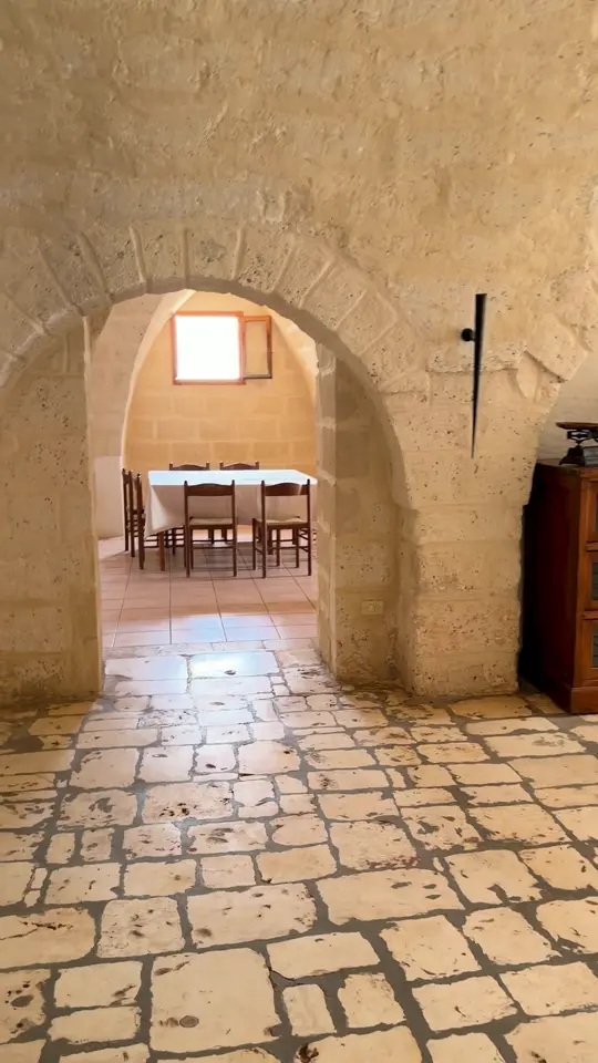 חללים פנימיים באחוזת האבן